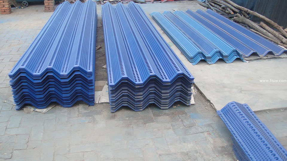 使用我們公司的金屬防風(fēng)抑塵網(wǎng)